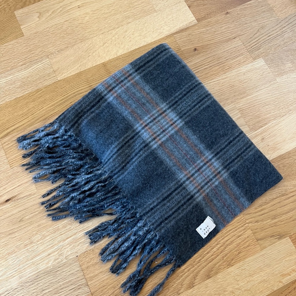 A New Day Scarf *New Condition*